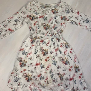 . - jättefin. en liten fläck på mitten men den syns ej 