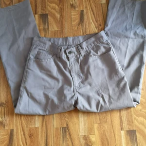 Levis byxor  - Byxorna heter levis sta prest. Storleken är oklar men är nog en s  Köpte för ungefär en 1000kr
