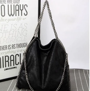 Väska - En super fin väska som är bra till skolan💗kontakta om privata bilder, vet inte märket eftersom jag fick den i julas. BUD PÅ 500  plus frakt