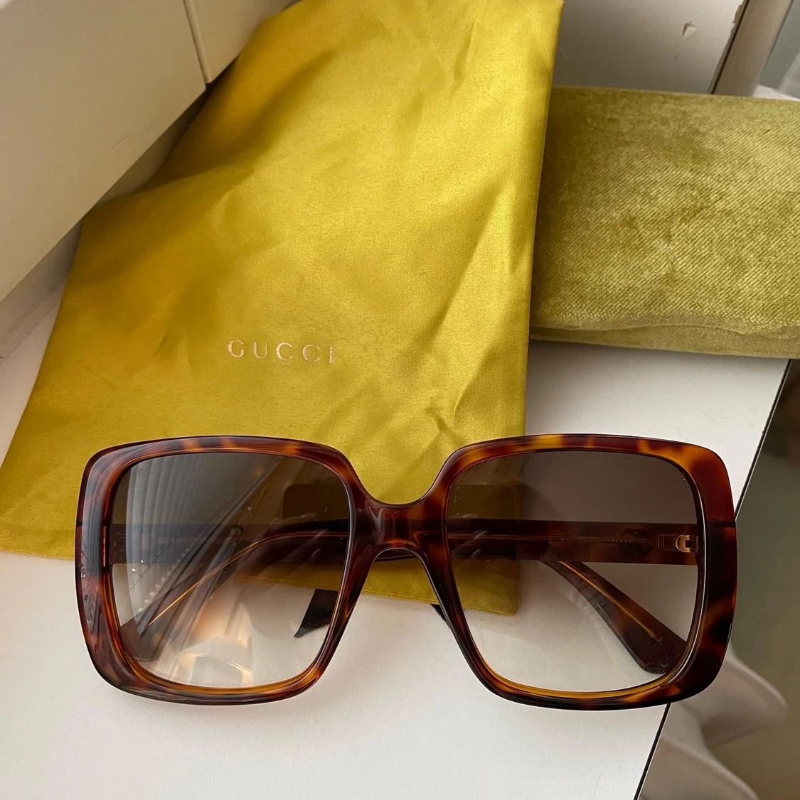 Gucci solglasögon - 90