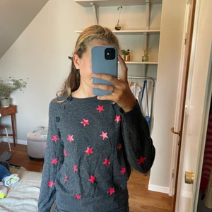 Stickad Zadig tröja  - Säljer nu min stickade tröja från Zadig! Köparen står för frakt, PRISET KAN DISKUTERAS