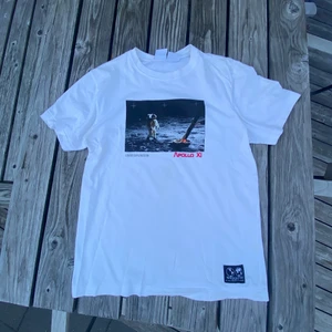 Apollo tröja 100 sek - Fin t-shirt med bra kvalité. Tryck på fram o baksida!