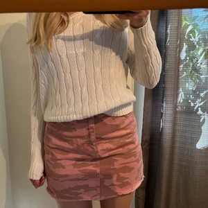 Camo kjol  - Kjol i rosa kamouflage, köpt för flera år sedan! Skriv i chatten vid köp 