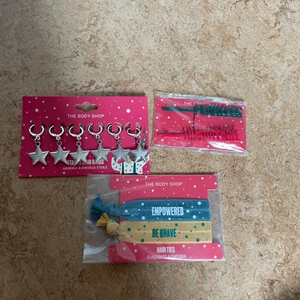 accessoarer samt smycken - Oanvända. 20 kr för alla tre