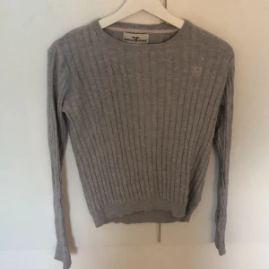 Kavel stickad tröja - Tröja k strl 158/164 köpt på Kappahl med märke Hampton republic. Fint skick