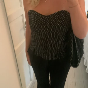 Prickig bandeau topp - Supersnygg prickig bandeau topp köpt på humana😘