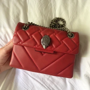 Kurt geiger väska - Så fin väska från Kurt geiger i nyskick! Hör av dig om du är intresserad. Nypris ca 1850kr