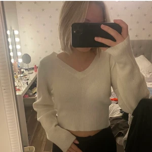 Stickad tröja - Superfin, knappt använd.