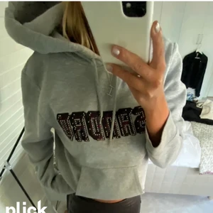 SÖKER - SÖKER denna sandro hoodien i S !! Är villig till att betala mycket för den!💓💓💓💓💓💓skriv privat 