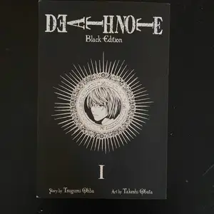 Death note manga in almost new condition, includes volume 1 and 2 in one. Original price: 150kr. (Dont click buy now message me please) can meet up!!