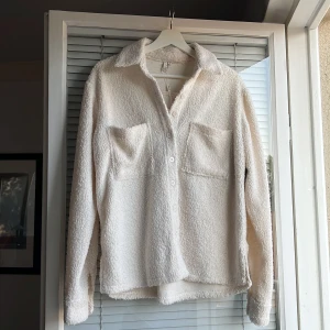 Furry Shirt från Nelly - Super mysig shorta från Nelly som är helt oanvänd! Stl 36.🐑🥹