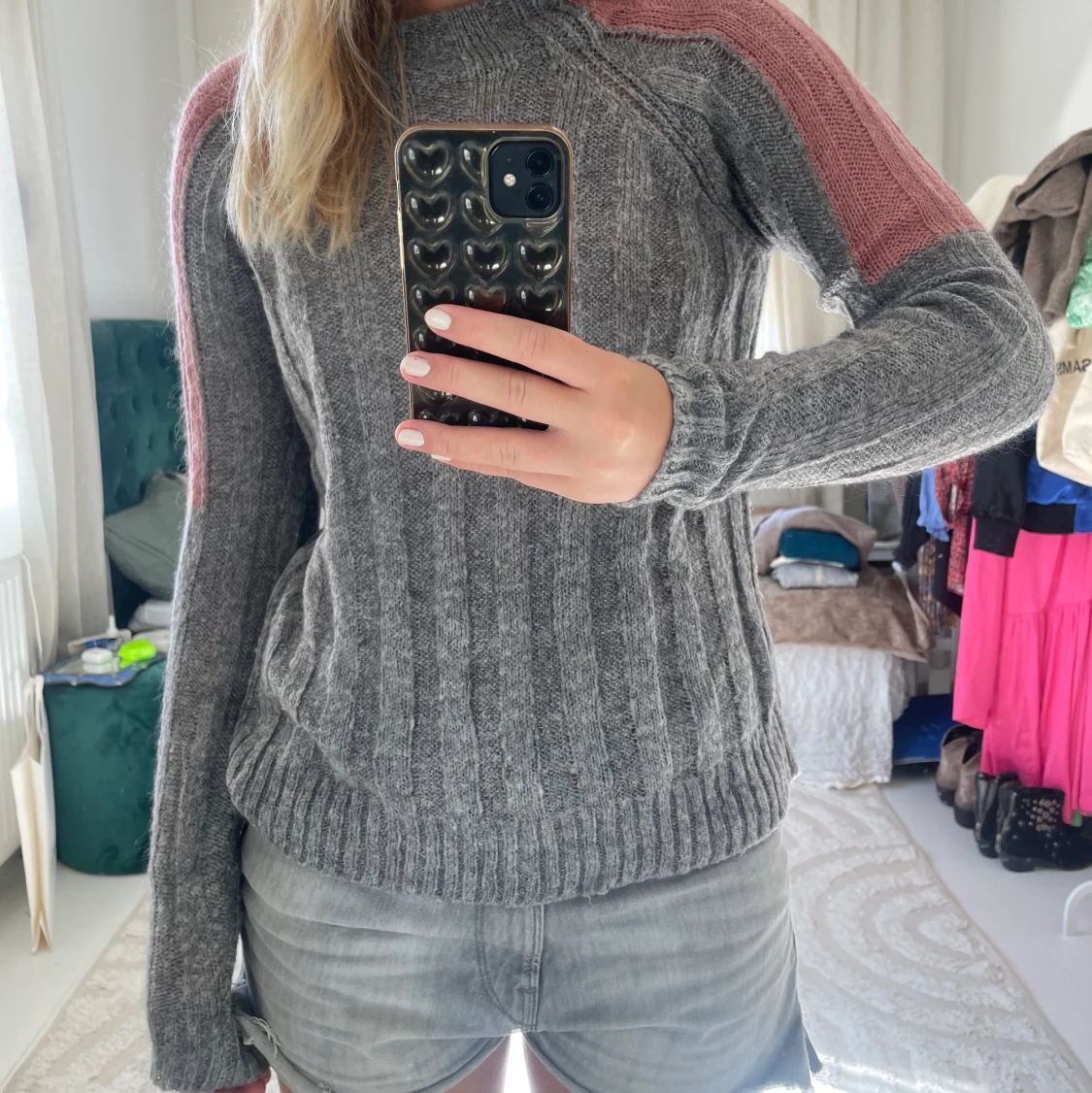 Stickad grå tröja
