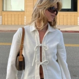 SÖKER  - söker dena toppen från djerf avenue i storlek M 