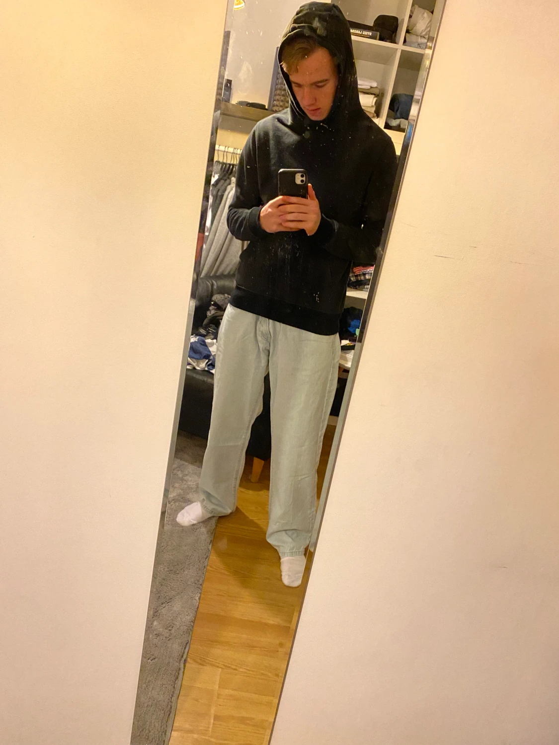 Snygg svart hoodie i storlek S