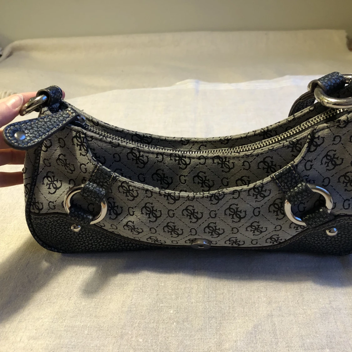 Guess handväska - 91