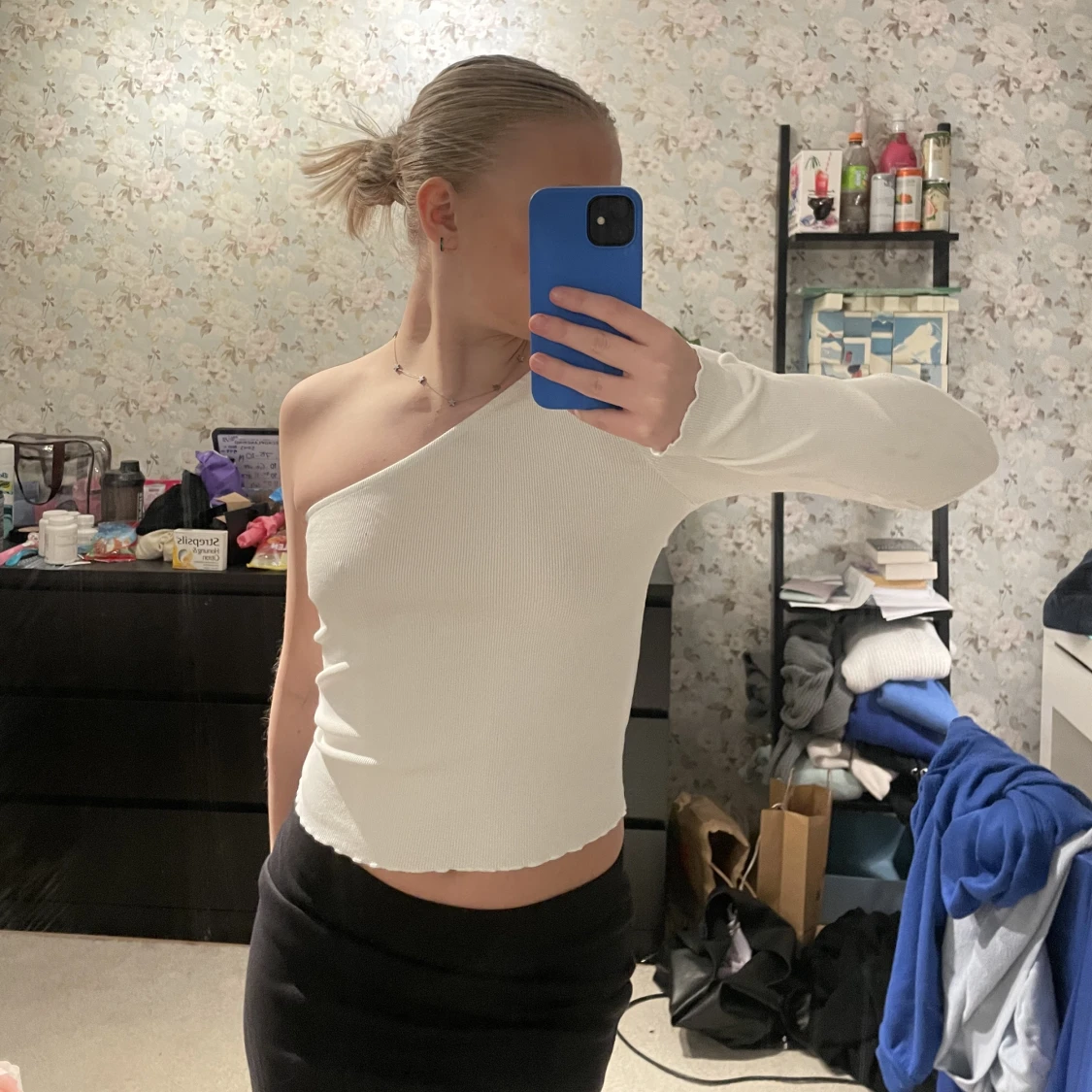 Vit tröja med en arm  - 90