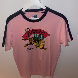 Kenzo tröja - Skriv för fler bilder. Köpt i Paris