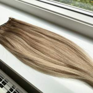 Äkta hår clip-on set 3 delar från Rapunzel of Sweden i färgen Hazelnut Caramel Balayage