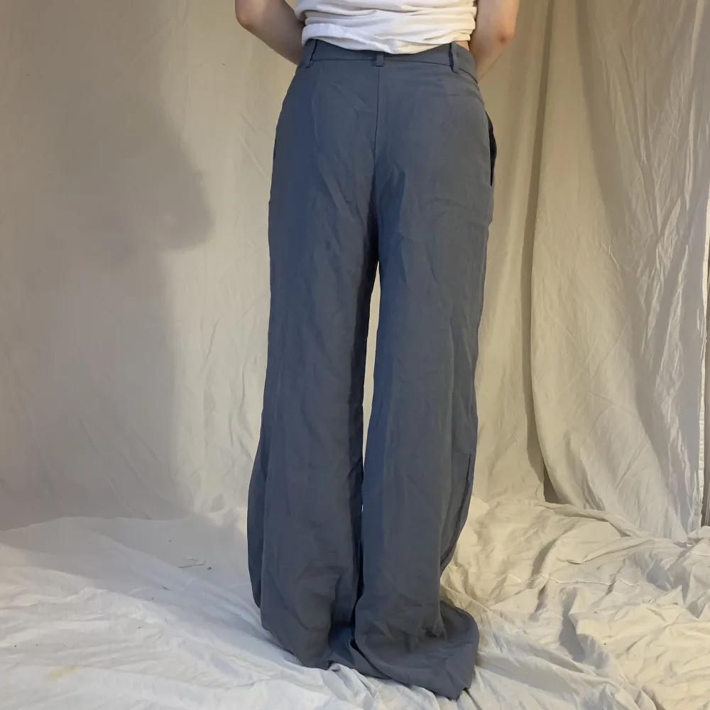 Midja-70cm😊 innerbenet-85cm. Jeans & Byxor.