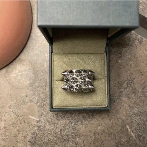 Edblad ring - Knappt använd ring från Edblad. Ganska säker på att den är i storlek 18.5❤️lånade bilder❣️