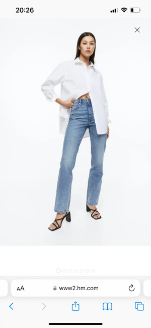 Jeans  - Säljer två par jeans som jag endast testat på. Köpte de från H&M för 300kr stk säljer båda för 300kr