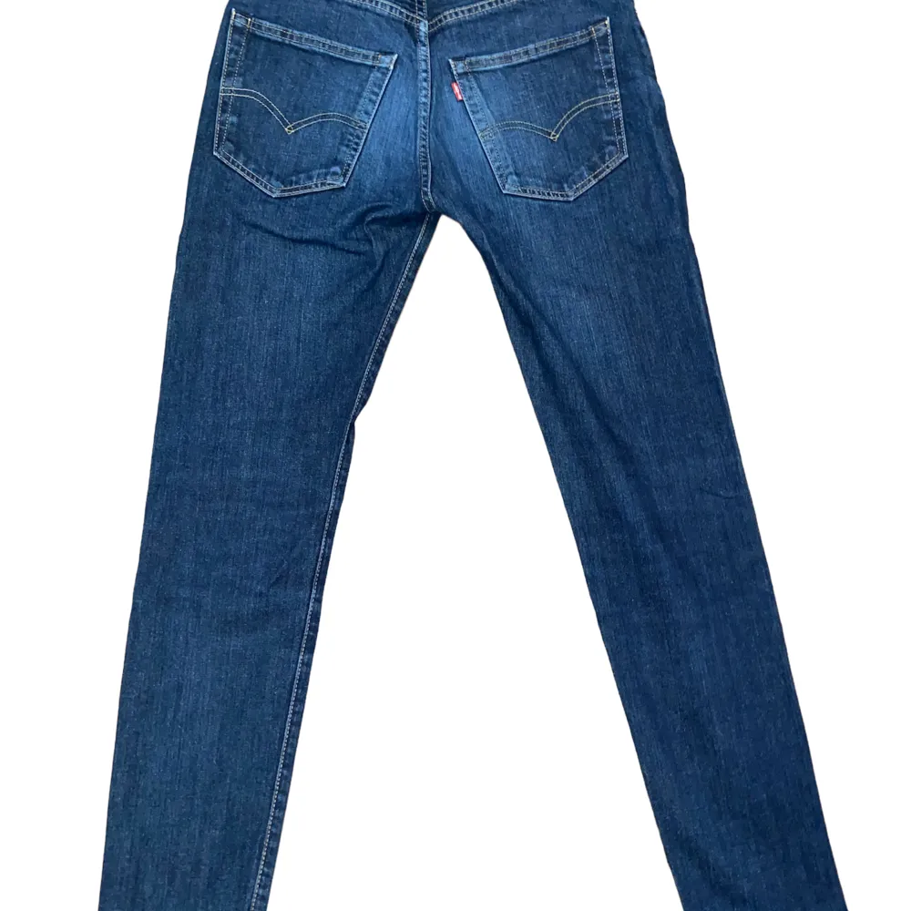 512 Levis jeans. Säljer för att rensa garderoben. Cond 7/10. Ställ frågor om du har några.. Jeans & Byxor.