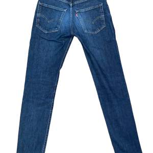 512 Levis jeans. Säljer för att rensa garderoben. Cond 7/10. Ställ frågor om du har några.