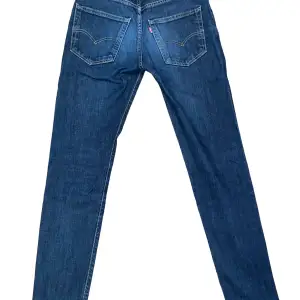 512 Levis jeans. Säljer för att rensa garderoben. Cond 7/10. Ställ frågor om du har några.