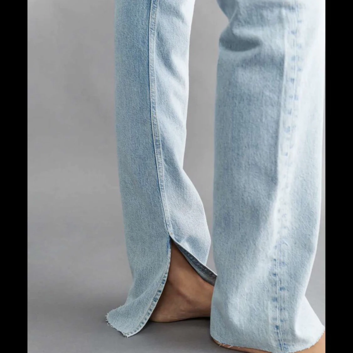 Ljusblå lågmidjade jeans  - 90