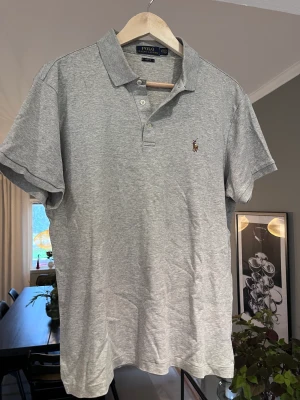 Piké Polo Ralph Lauren  - Piké från Polo Ralph Lauren i väldigt mjuk slimfit.