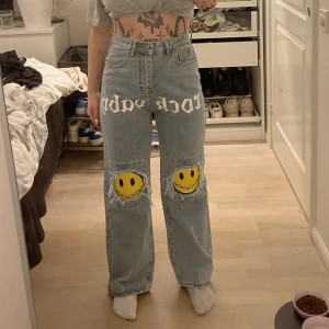 Helt nya Jeans - Helt nya och oanvända jeans i strl S