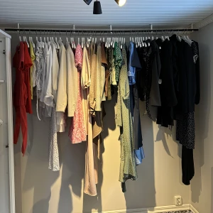 RENSAR GARDEROBEN  - Renar just nu min garderob, hör av er om ni söker något 😃🥰
