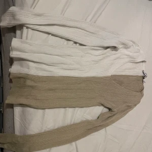 Tröja beige och vit - Tröja i beige och vit   Storlek xs 