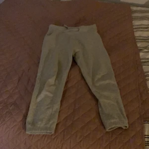 Sköna mjukis byxor  - Skönt material både i och på byxorna, bra skick! 