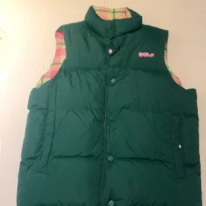 Golf le fleur puffer väst - Ut och in vändbar Storlek M Nytt skick  använt fåtal gånger.  Kan tänka mig sänka priset 