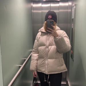 Jacka från hm - Intressekoll!! Super fin jacka från hm! Knappt använd. Storlek S