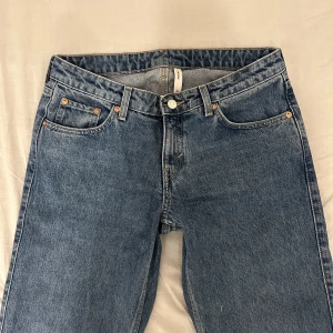 Weekday jeans  - Jeansen är i modellen arrow använda  typ en gång 
