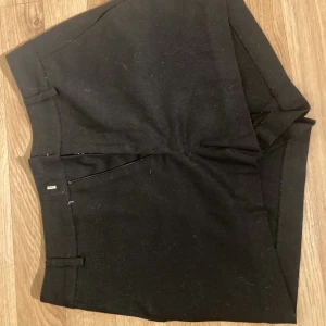 Svara shorts  - Enkla svarta shorts 