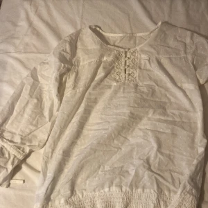 Söt blus - Knappt använd. Stl xs-S, gullig,