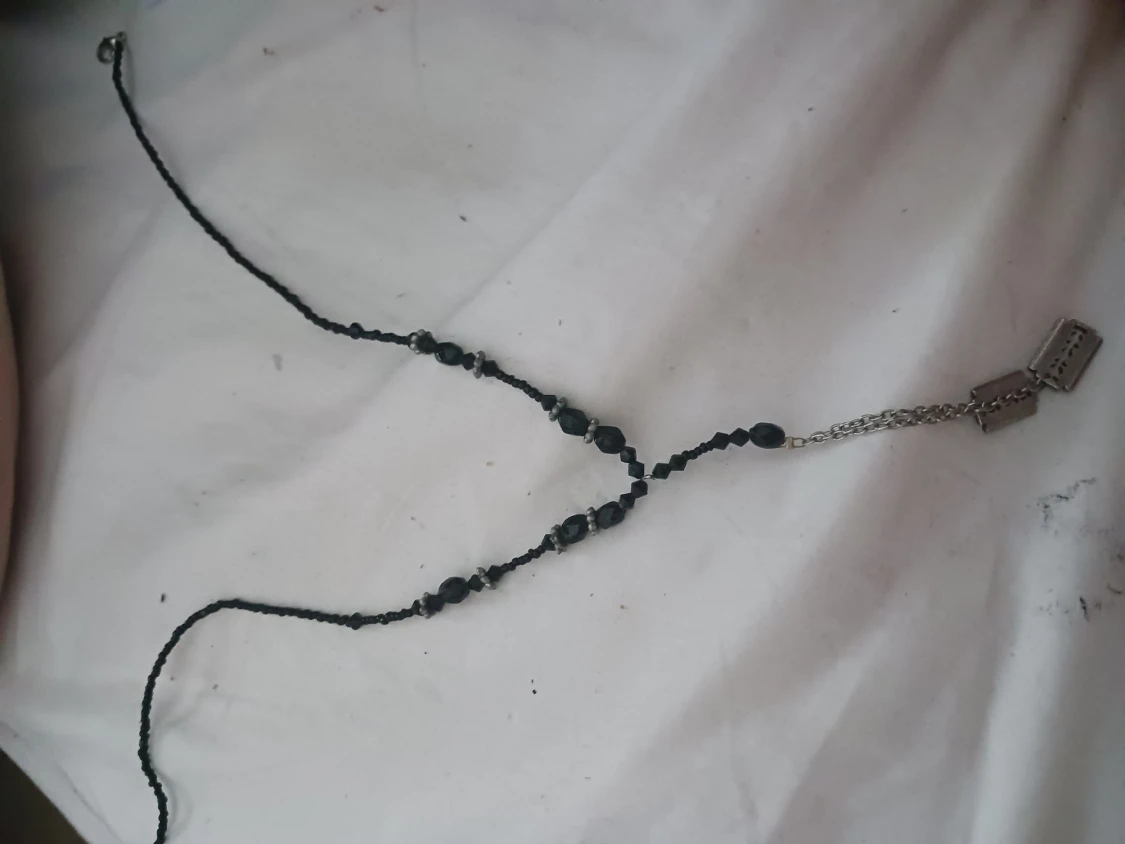 Handgjort halsband rakblad