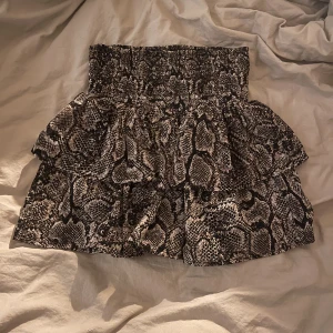 Volang kjol - Säljer denna volang kjolen som inte kommer till någon användning längre💕