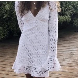 Nakd klänning  - Super fin klänning köpt inför studenten men har hittat en annan. Köpt på nakd förra året!❤️