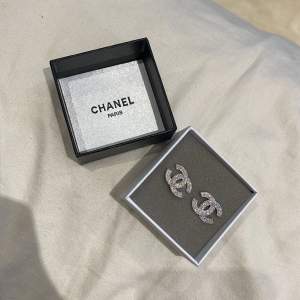 Chanel örhängen i hög kvalitet och oanvänt. 