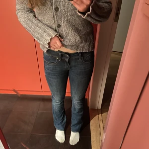 Supersnygga jeans 😍 - Säljer dessa sååå snygga lågmidjade bootcut jeans från Gstar då de börjar bli för små för mig tyvärr.. För differens är jag 171 💘 300 kr + frakt 