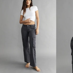 Cargo pants  - Säljer mina low waist cargo pants från gina tricot. Lånade bilder! Dom är i storlek 34. Köpa för 499kr, säljer för 350+ frakt. Säljer pågrund av att dom är förstora i midjan på mig. Skriv privat för fler bilder.❤️
