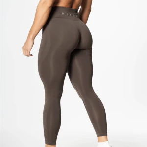 Relode seamless tights  - Utan scrunch!! Strl M, men är mycket stora i storleken så passar L/XL. Använda ett fåtal ggr men sparsamt använda 💕