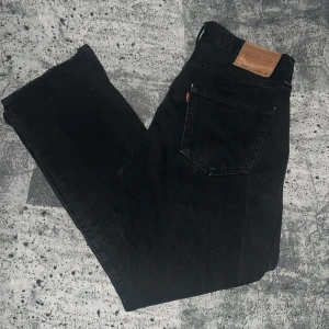 Levis jeans - Svarta Levis 501, använda men i bra skick 