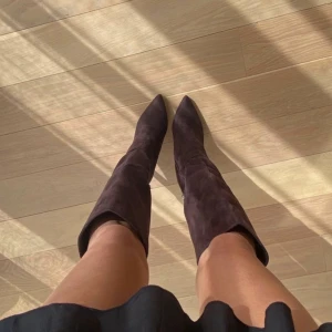 Boots  - Köpte de här på plick tyvärr är de för små för mig och har aldrig använt de derför är som nya. 