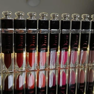 Dior läppstift  - Hel ny och oanvänd läppstift. Priset kan diskuteras. Det är värda 500 kr st 