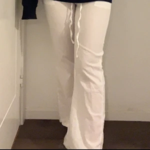 Vita linnebyxor  - Vita linnebyxor inköpta från LightInTheBox, aldrig använda🤍Står M i storlek men skulle säga M/S.